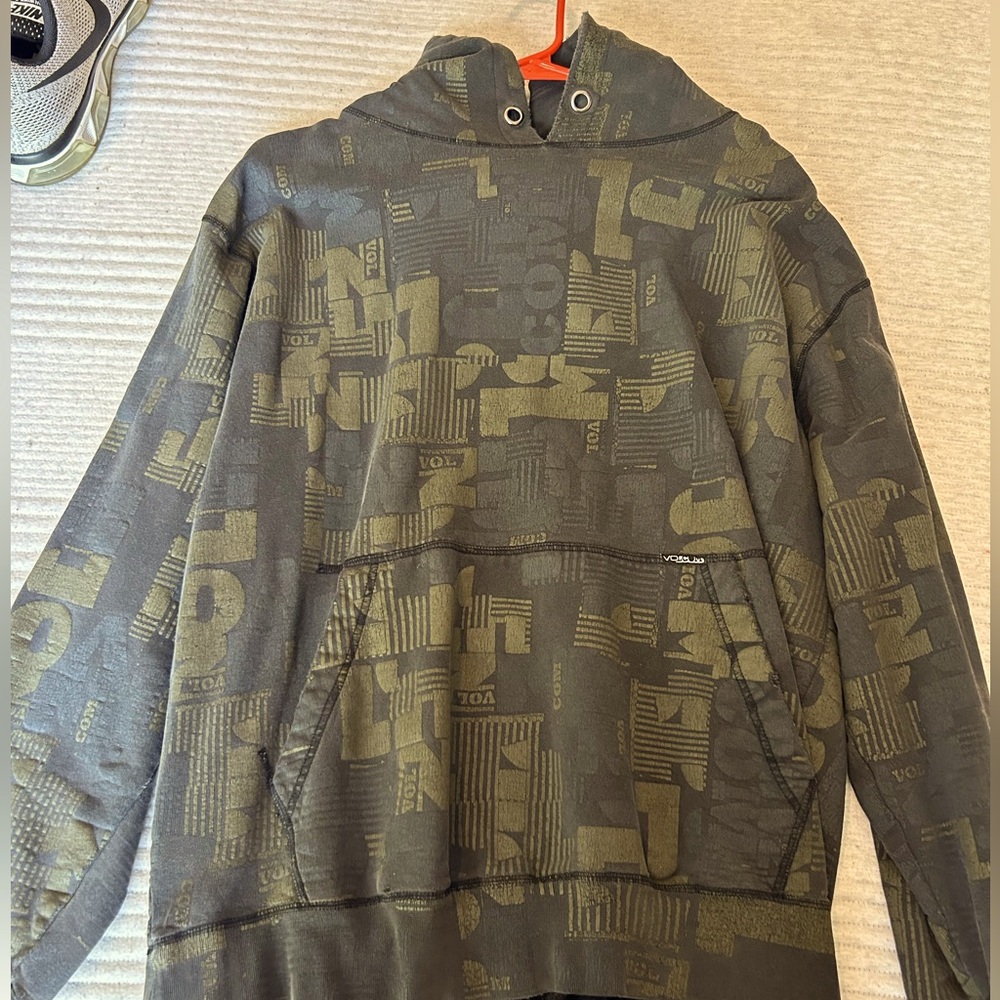 men’s vintage volcom hoodie size small